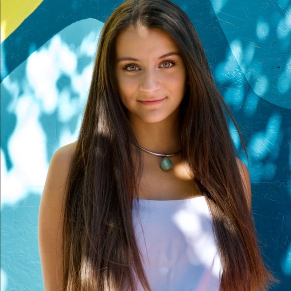 Meet your Posher, Malia - Picture 2 of 2